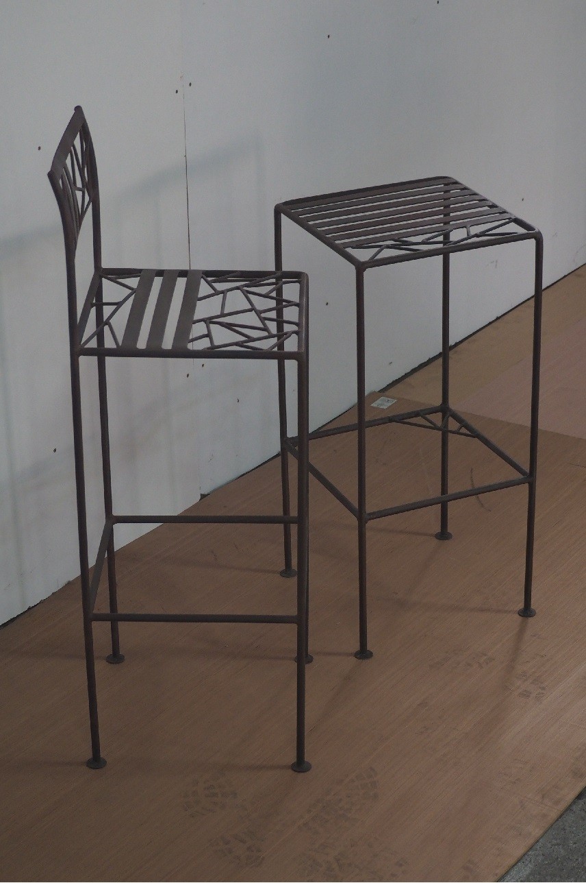 Lot 2 tabourets mixtes